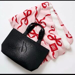 Victoria Secret 2024 holiday Toat & Blanket.